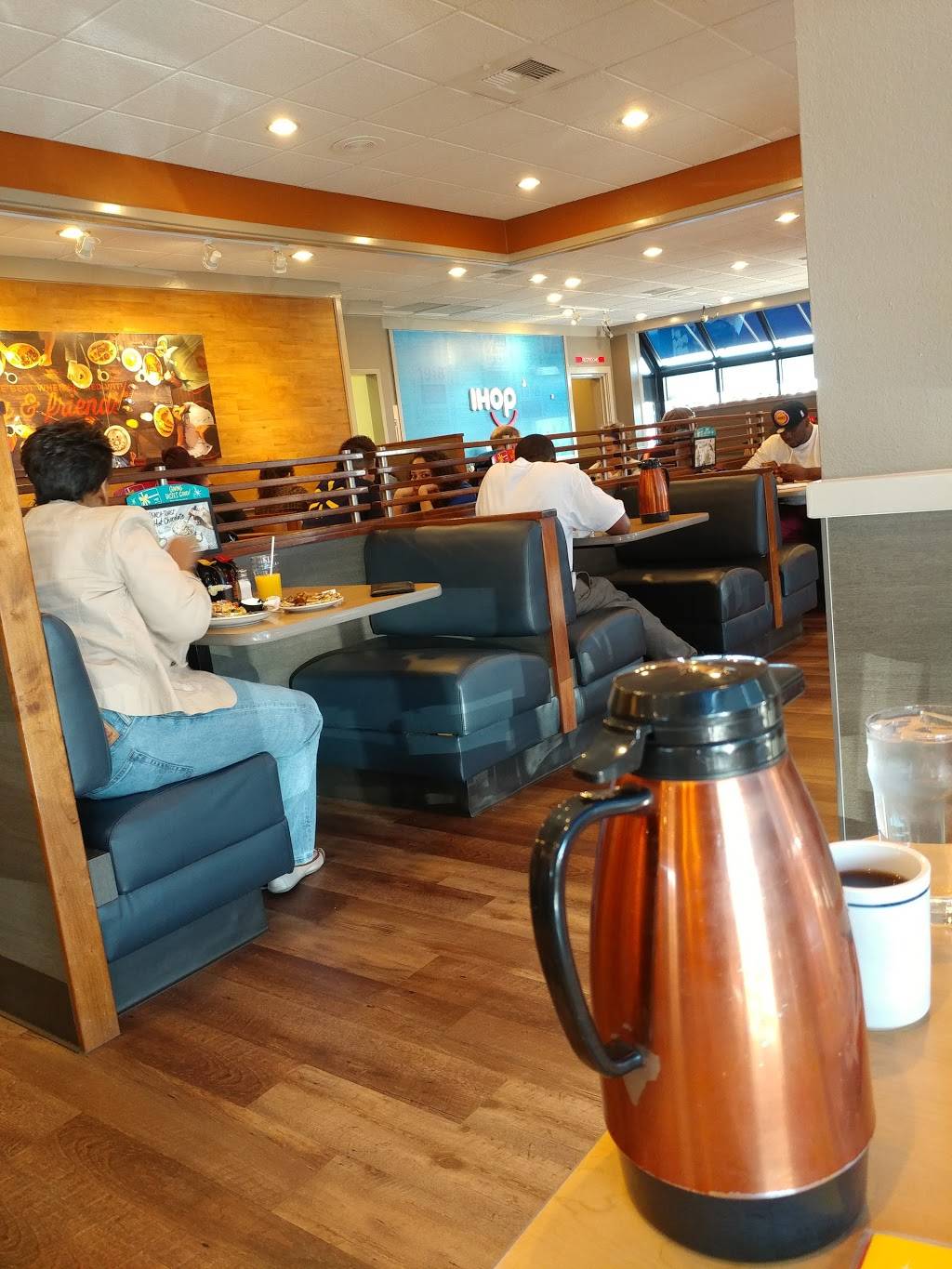 IHOP | restaurant | 2610 N International Pkwy, Terminal E, Gate 8, Dallas, TX 75261, USA | 9729736433 OR +1 972-973-6433