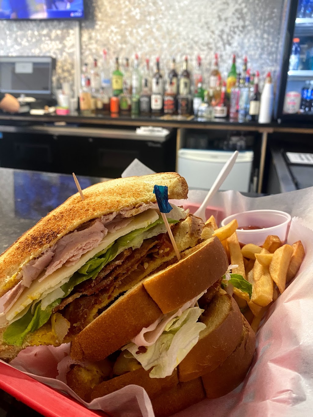 Grill on the Hill | restaurant | 13115 Sydney Rd, Dover, FL 33527, USA | 8136897219 OR +1 813-689-7219