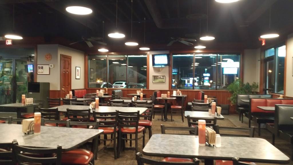 Silver Star Burgers | restaurant | 1800 N Main St, Madisonville, KY 42431, USA | 2708259192 OR +1 270-825-9192