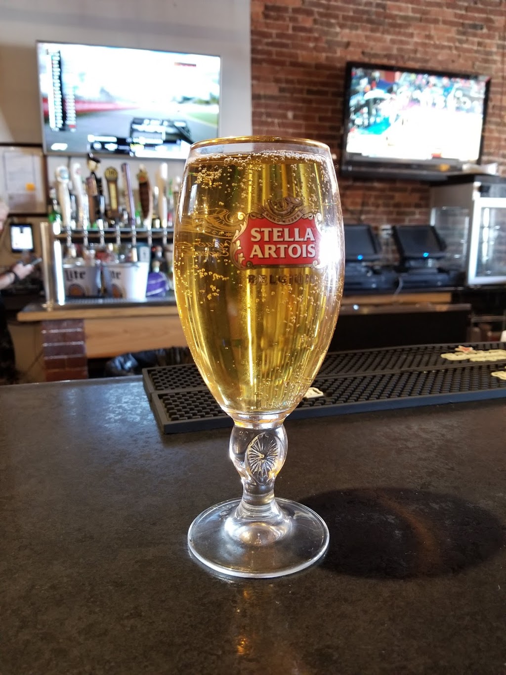 Wild Things Restaurant & Bar | restaurant | 113 E Main St, Frostburg, MD 21532, USA | 3016870210 OR +1 301-687-0210