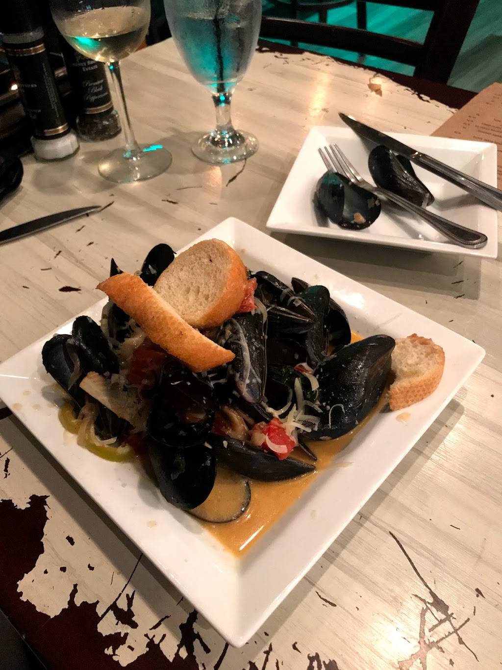 Pier Oyster Bar & Grill | restaurant | 214 S Elm St, Greensboro, NC 27401, USA | 3367630768 OR +1 336-763-0768