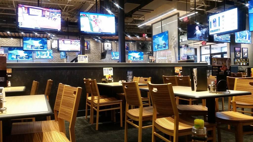 Buffalo Wild Wings | restaurant | 6 Green Acres Rd W, Valley Stream, NY 11582, USA | 5165619453 OR +1 516-561-9453
