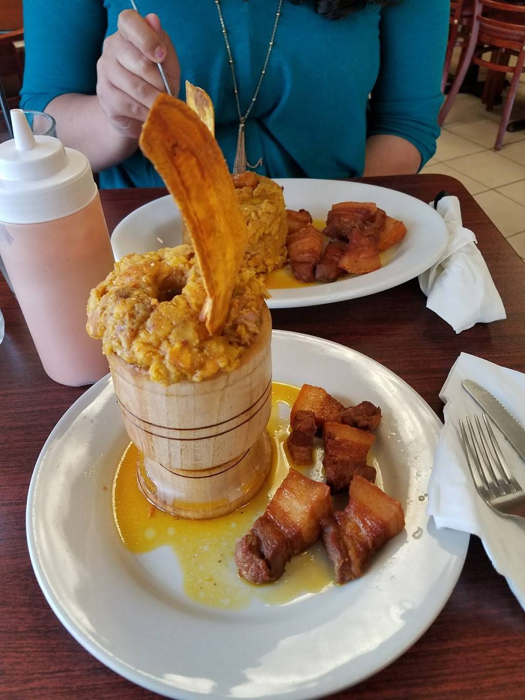 La Esquina Del Mofongo | restaurant | 236 Kimberly Ave, New Haven, CT 06519, USA | 2037727894 OR +1 203-772-7894