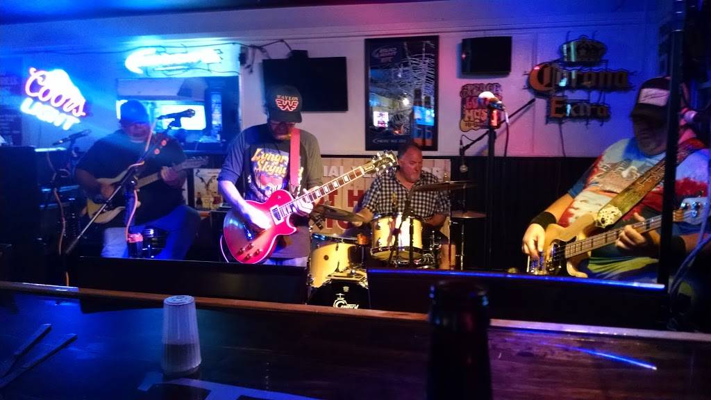 Hitching Post Saloon | restaurant | 4319 Hamilton Richmond Rd, Oxford, OH 45056, USA | 5135242660 OR +1 513-524-2660