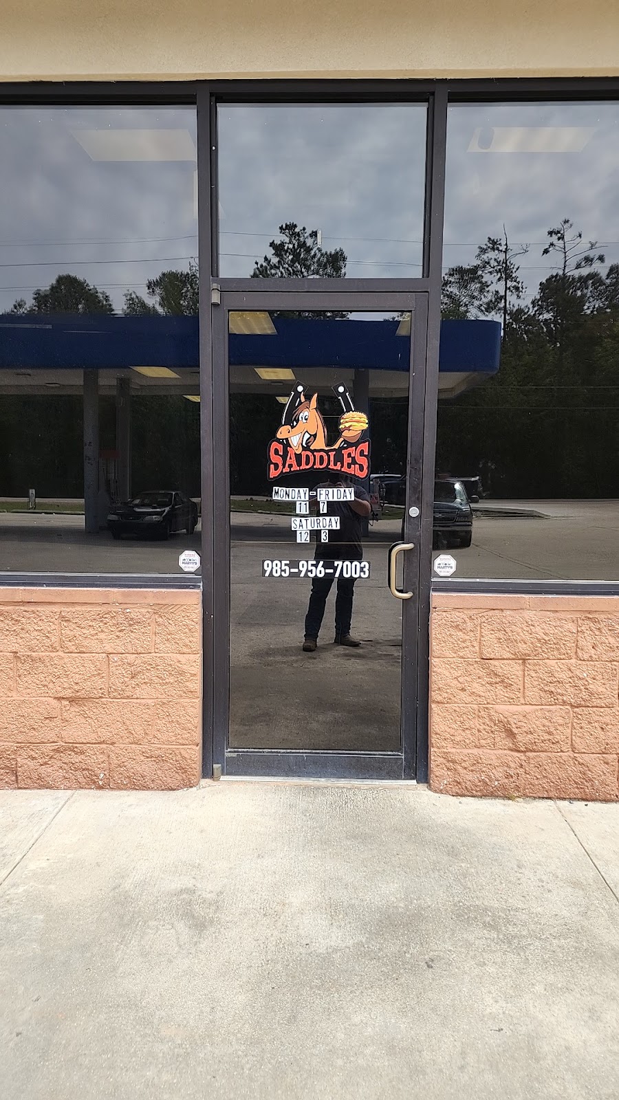 Saddles Burgers | restaurant | 44192 LA-445, Robert, LA 70455, USA | 9859567003 OR +1 985-956-7003