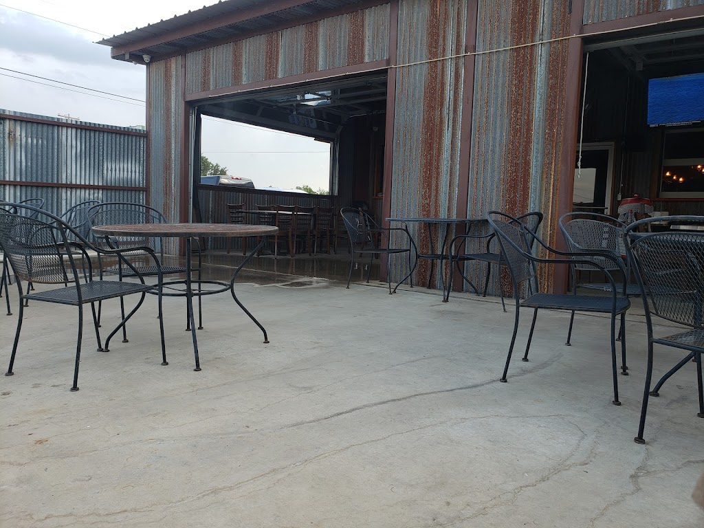 Blu Barrel Bar & Grill | restaurant | 2534 S Treadaway Blvd, Abilene, TX 79602, USA | 3254370000 OR +1 325-437-0000