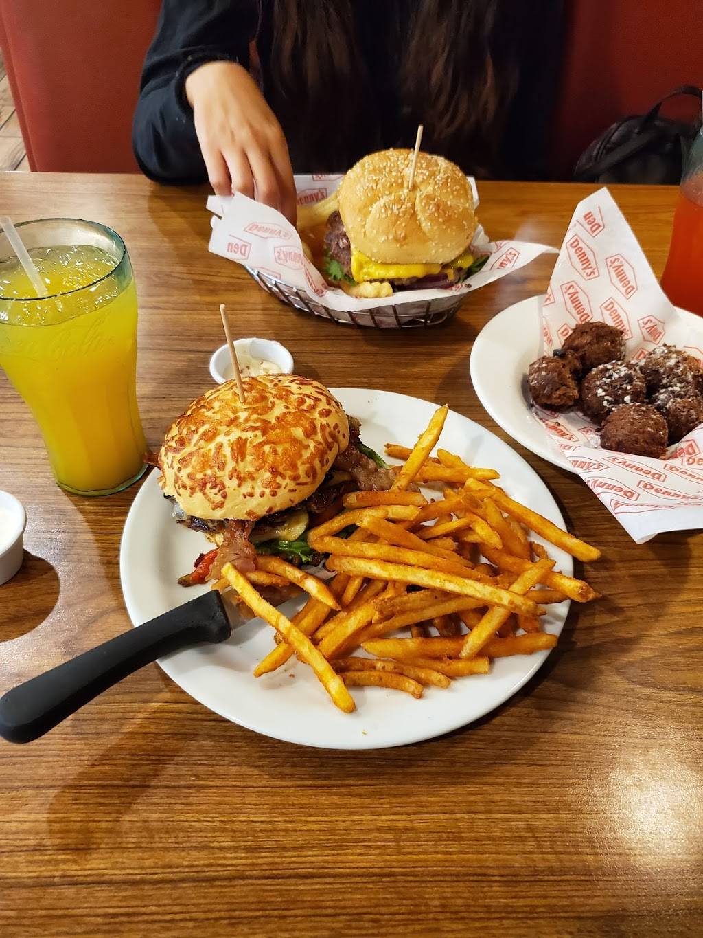 Dennys | restaurant | 8710 Rosedale Hwy, Bakersfield, CA 93312, USA | 6615875900 OR +1 661-587-5900