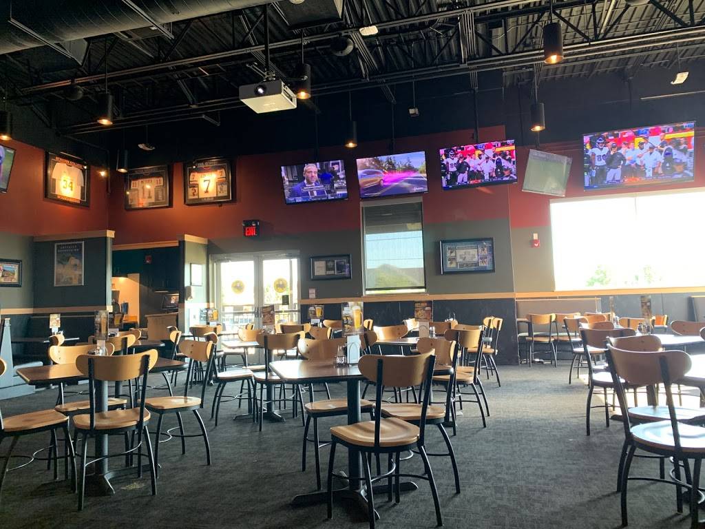 Buffalo Wild Wings | meal takeaway | 1015 Golf Links Rd, Hamilton, ON L9K 1L6, Canada | 9053043759 OR +1 905-304-3759