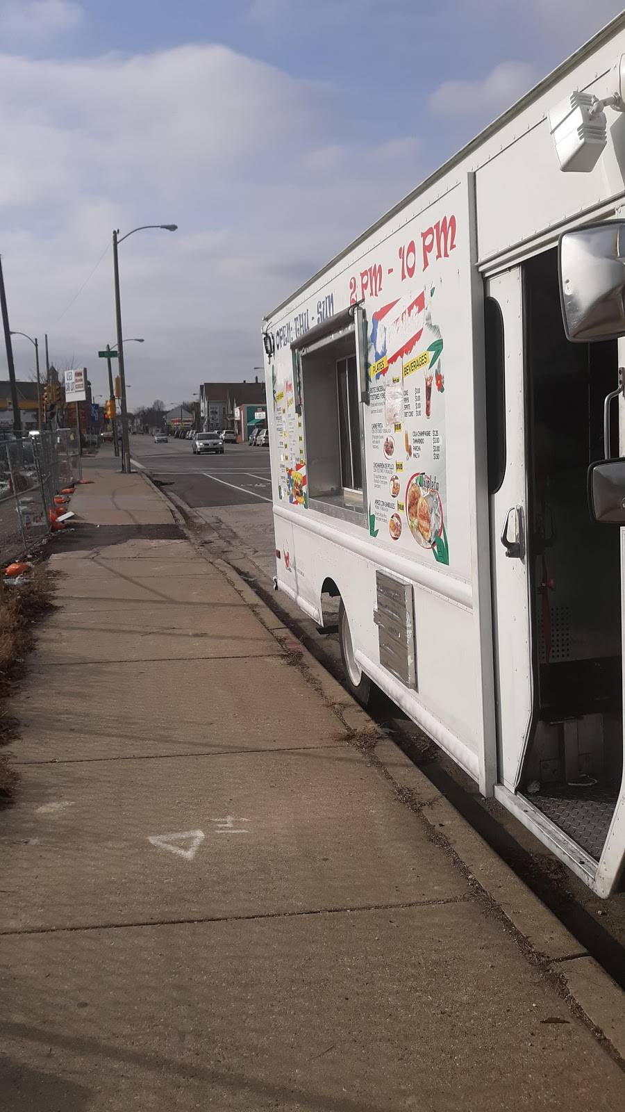 lareños hot dog | restaurant | 1619 W Forest Home Ave, Milwaukee, WI 53204, USA | 4145955801 OR +1 414-595-5801