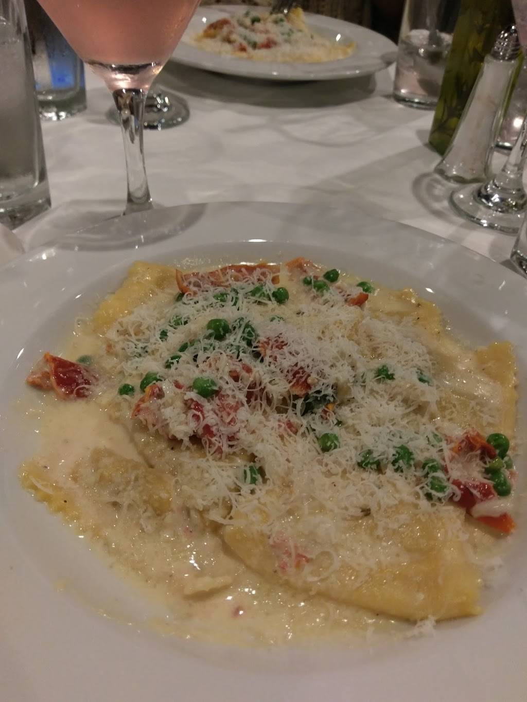 Reggianos Restaurant | restaurant | 489 Bridgeport Ave, Milford, CT 06460, USA | 2037138300 OR +1 203-713-8300