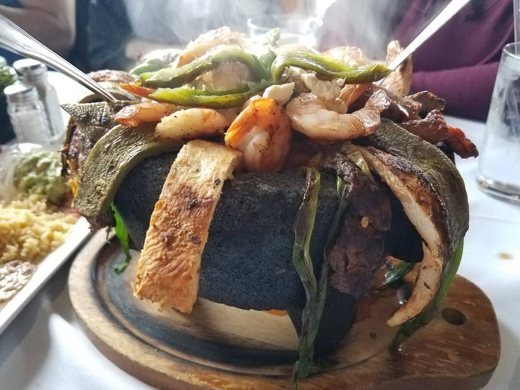 Los Agaves Restaurant | restaurant | 950 Broadway, Chelsea, MA 02150, USA | 6174660818 OR +1 617-466-0818