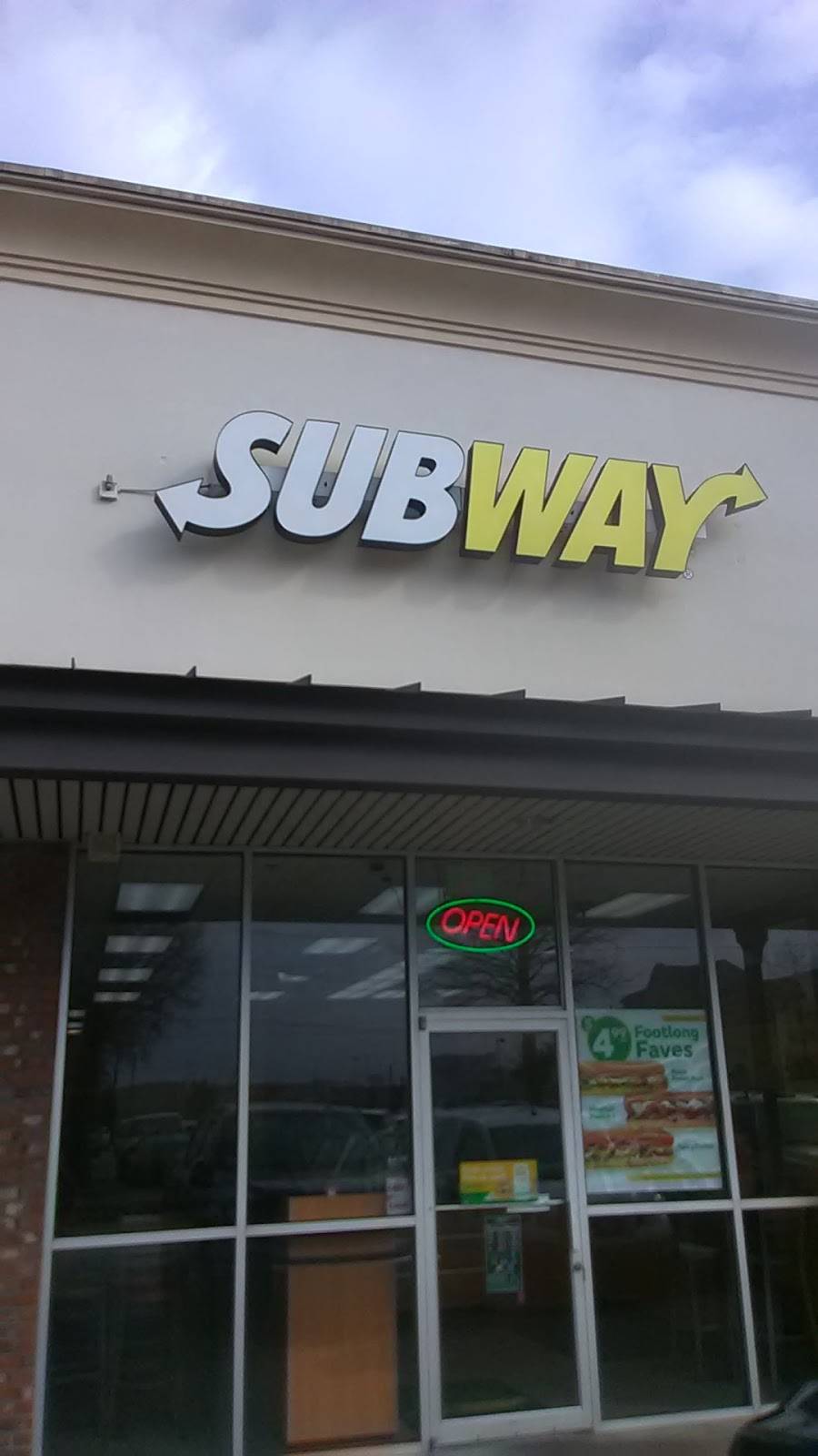 Subway | meal takeaway | 2701 E Airline Hwy Suite O, Metairie, LA 70001, USA | 5048319350 OR +1 504-831-9350