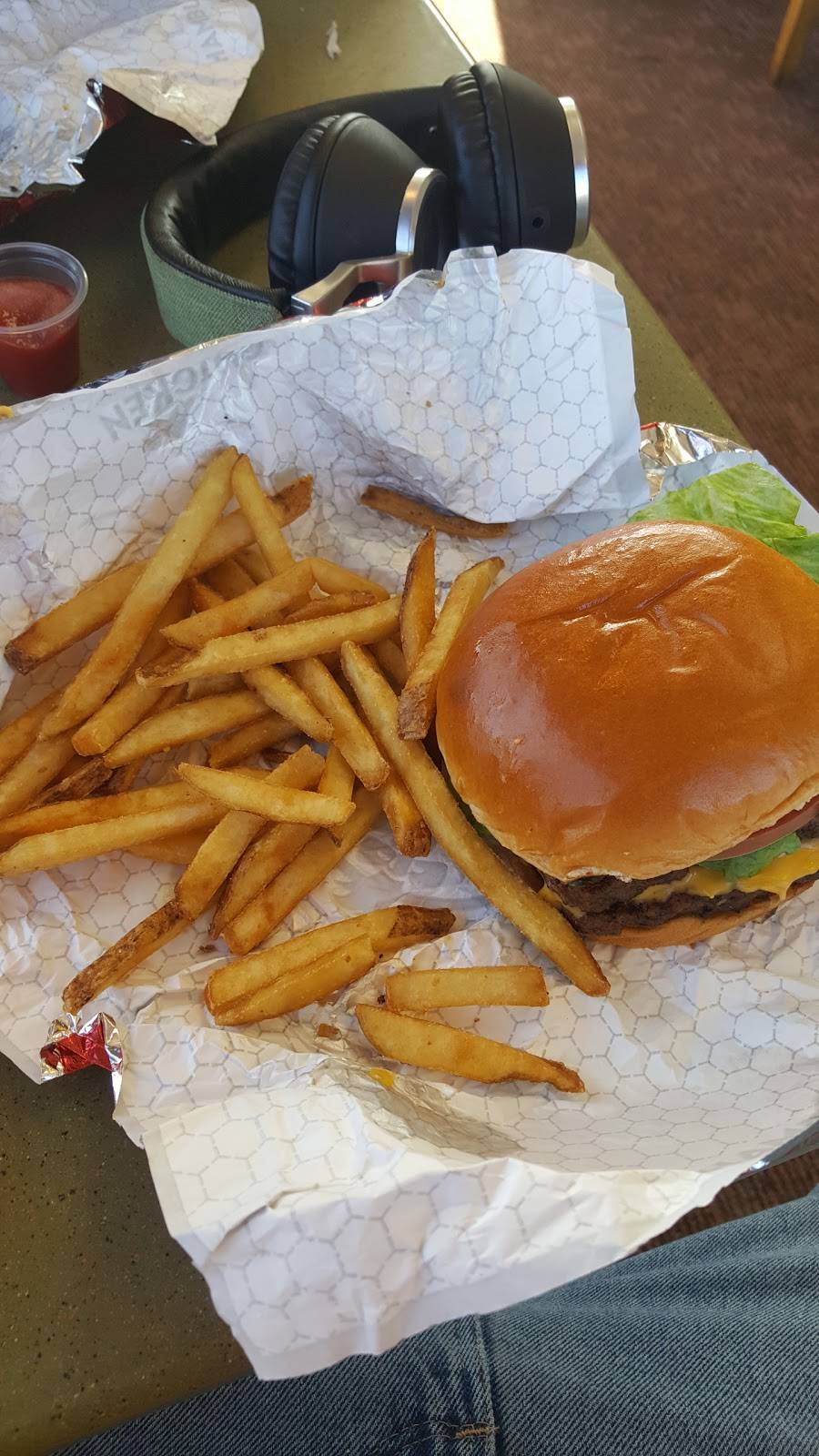 Wendys | restaurant | 607 SW Military Dr, San Antonio, TX 78221, USA | 2109226771 OR +1 210-922-6771