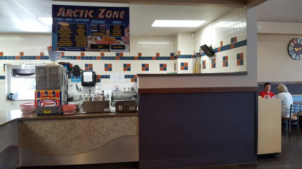 Toms Drive-In | restaurant | 1395 W American Dr, Neenah, WI 54956, USA | 9208860041 OR +1 920-886-0041