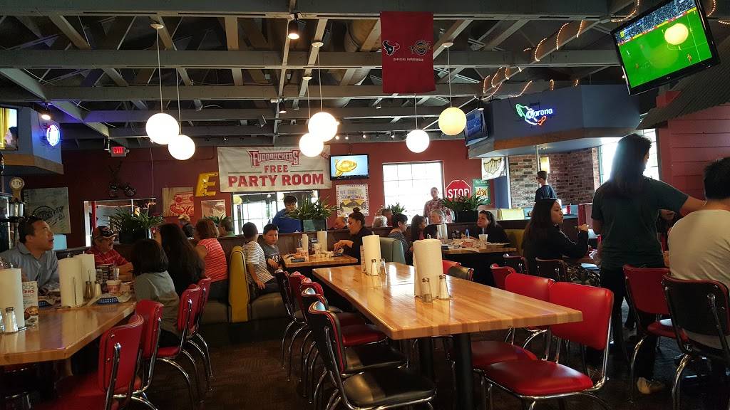 Fuddruckers | restaurant | 11445 Fountain Lake Dr, Stafford, TX 77477, USA | 2812409414 OR +1 281-240-9414