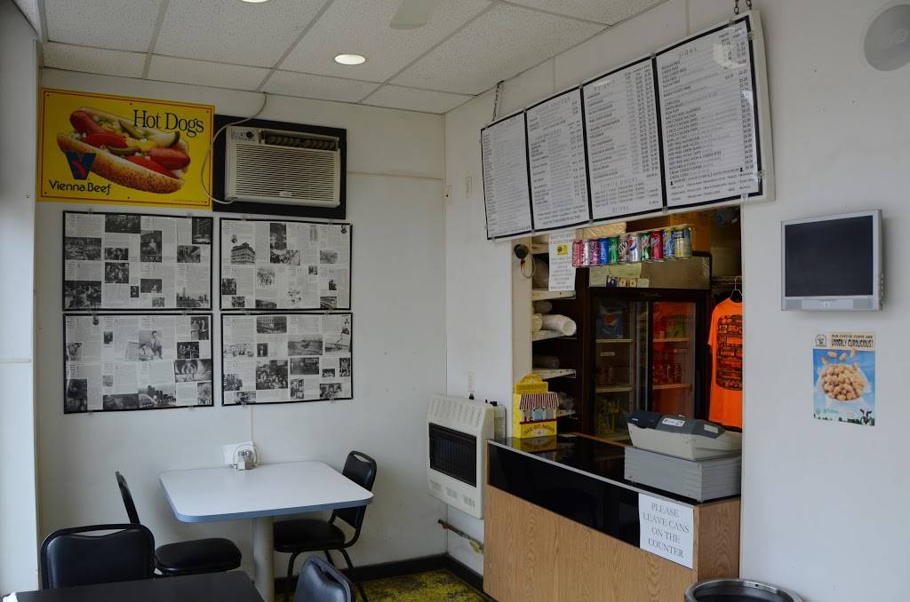 The Dog House | restaurant | 848 1st St, Lasalle, IL 61301, USA | 8157801333 OR +1 815-780-1333