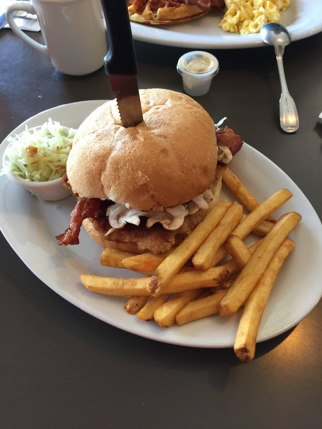 Wolfgangs on Brock | restaurant | 3100 Brock St N, Whitby, ON L1R 2Y3, Canada | 9054937733 OR +1 905-493-7733