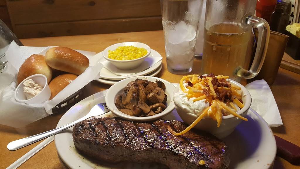 Texas Roadhouse | restaurant | 5010 N Desert Blvd, El Paso, TX 79912, USA | 9158320333 OR +1 915-832-0333