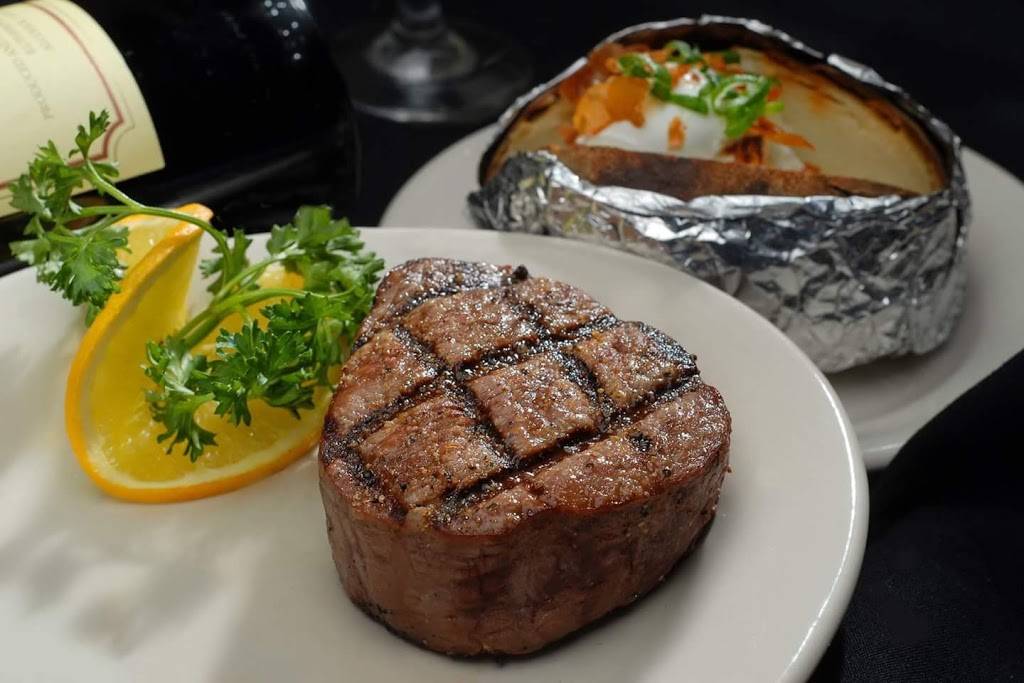 Domenicos Italian Restaurant | restaurant | 3702 W Truman Blvd # 225, Jefferson City, MO 65109, USA | 5738935454 OR +1 573-893-5454