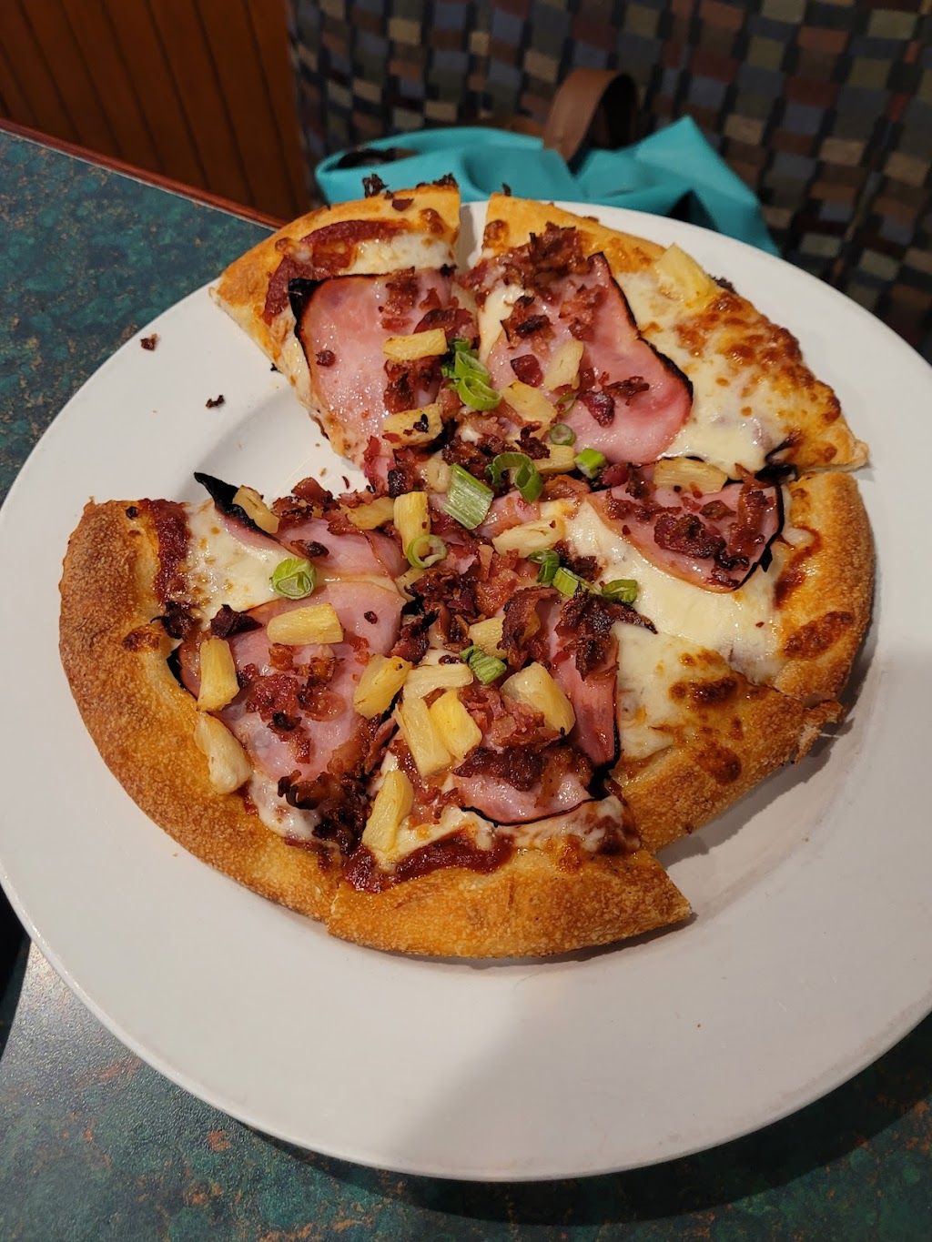 Bostons Restaurant & Sports Bar | restaurant | 14004 E Indiana Ave, Spokane, WA 99216, USA | 5099274284 OR +1 509-927-4284