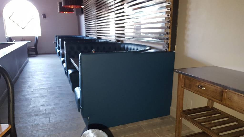 JaXons Bar and Grill | restaurant | 409 N Scottsdale Rd, Scottsdale, AZ 85257, USA | 4809495115 OR +1 480-949-5115