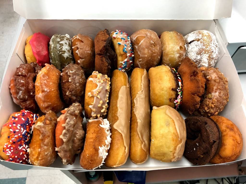 Zuris Donutz | bakery | 7600 196th St SW #850, Lynnwood, WA 98036, USA | 4255828803 OR +1 425-582-8803