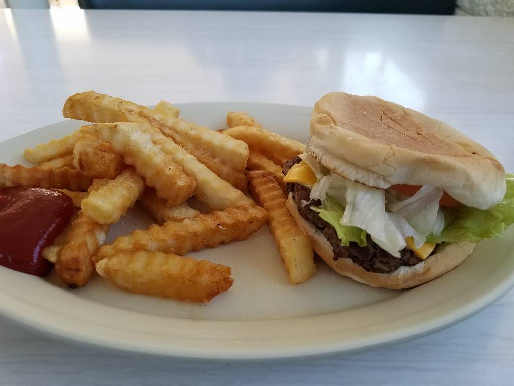 Chefs Drive-In | restaurant | 1101 Main St, Altavista, VA 24517, USA | 4343695590 OR +1 434-369-5590