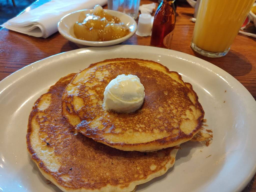 Cracker Barrel Old Country Store | restaurant | 5706 Northridge Dr, Gurnee, IL 60031, USA | 8472441512 OR +1 847-244-1512