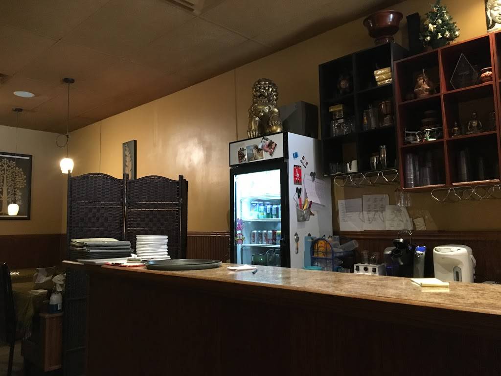 Banana Leaf Thai Cuisine | meal takeaway | 369 Dundas St, Woodstock, ON N4S 1B6, Canada | 5195394222 OR +1 519-539-4222