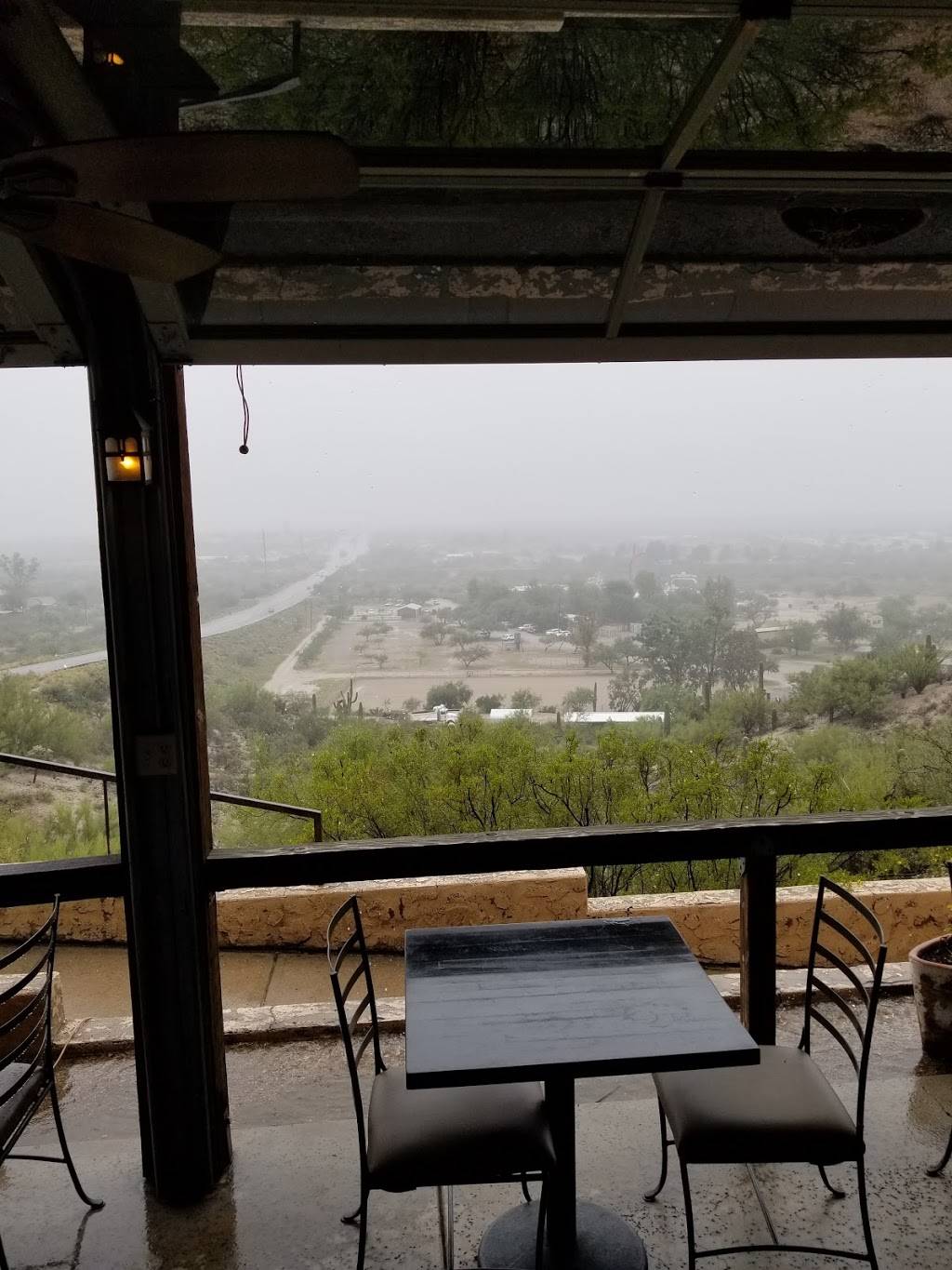 McGraws | restaurant | 4110 S Houghton Rd, Tucson, AZ 85730, USA | 5208853088 OR +1 520-885-3088