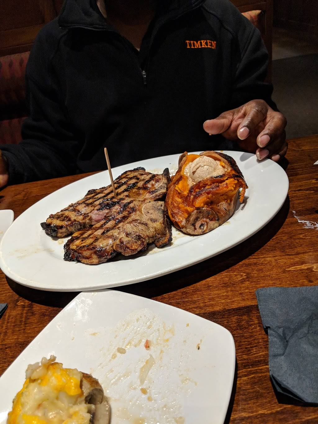 Brown Derby Belden Village | restaurant | 4670 Everhard Rd NW, Canton, OH 44718, USA | 3304944413 OR +1 330-494-4413