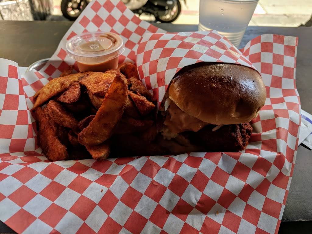 The Red Chickz | restaurant | 557 S Spring St, Los Angeles, CA 90013, USA | 2136072962 OR +1 213-607-2962