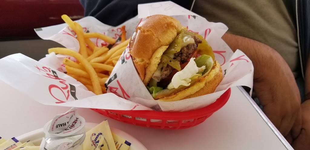 Rubys Diner | restaurant | 1 Balboa Pier #1, Newport Beach, CA 92661, USA | 9496757829 OR +1 949-675-7829
