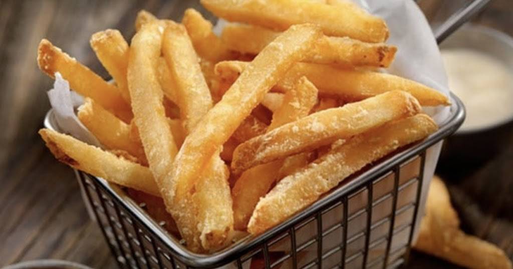 Bobbys Place By The Lake | restaurant | W3230 S Lake Shore Dr, Lake Geneva, WI 53147, USA | 2628128233 OR +1 262-812-8233