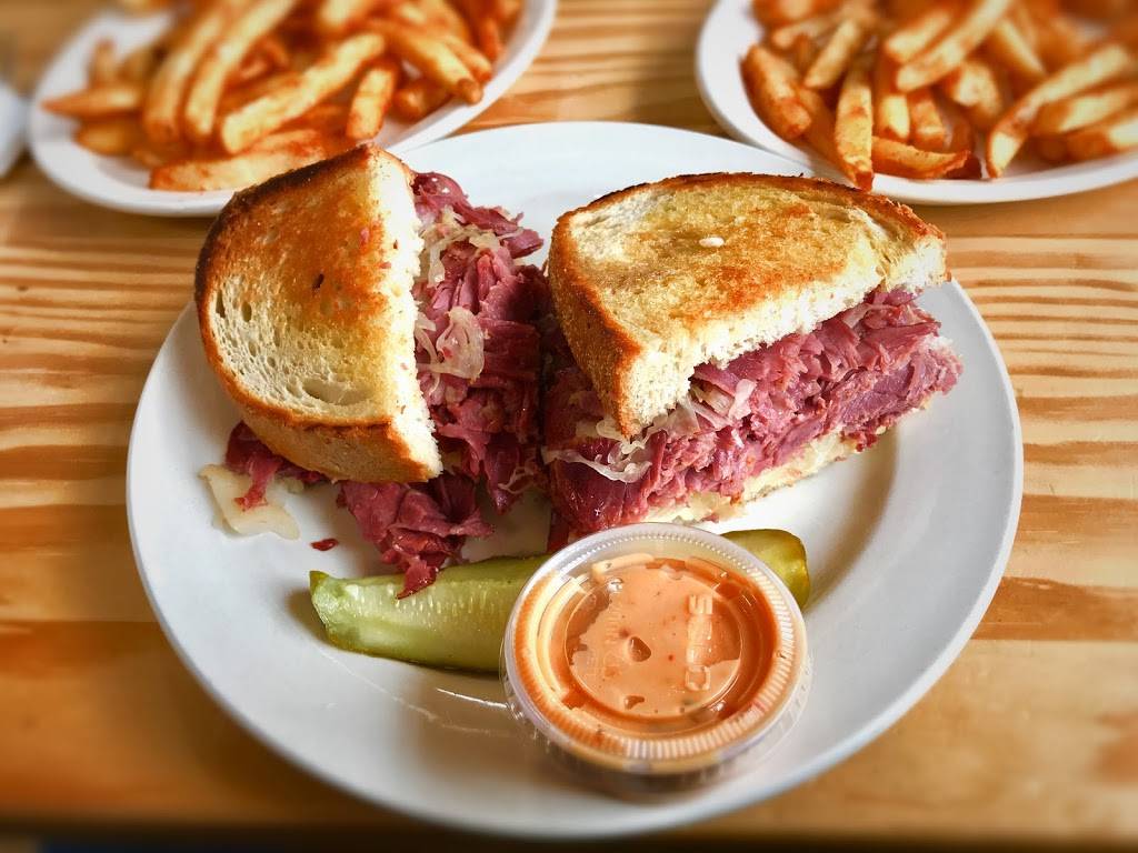 Franks Deli & Grill | restaurant | 3401-3445 Russell St, Detroit, MI 48207, USA | 3132859551 OR +1 313-285-9551