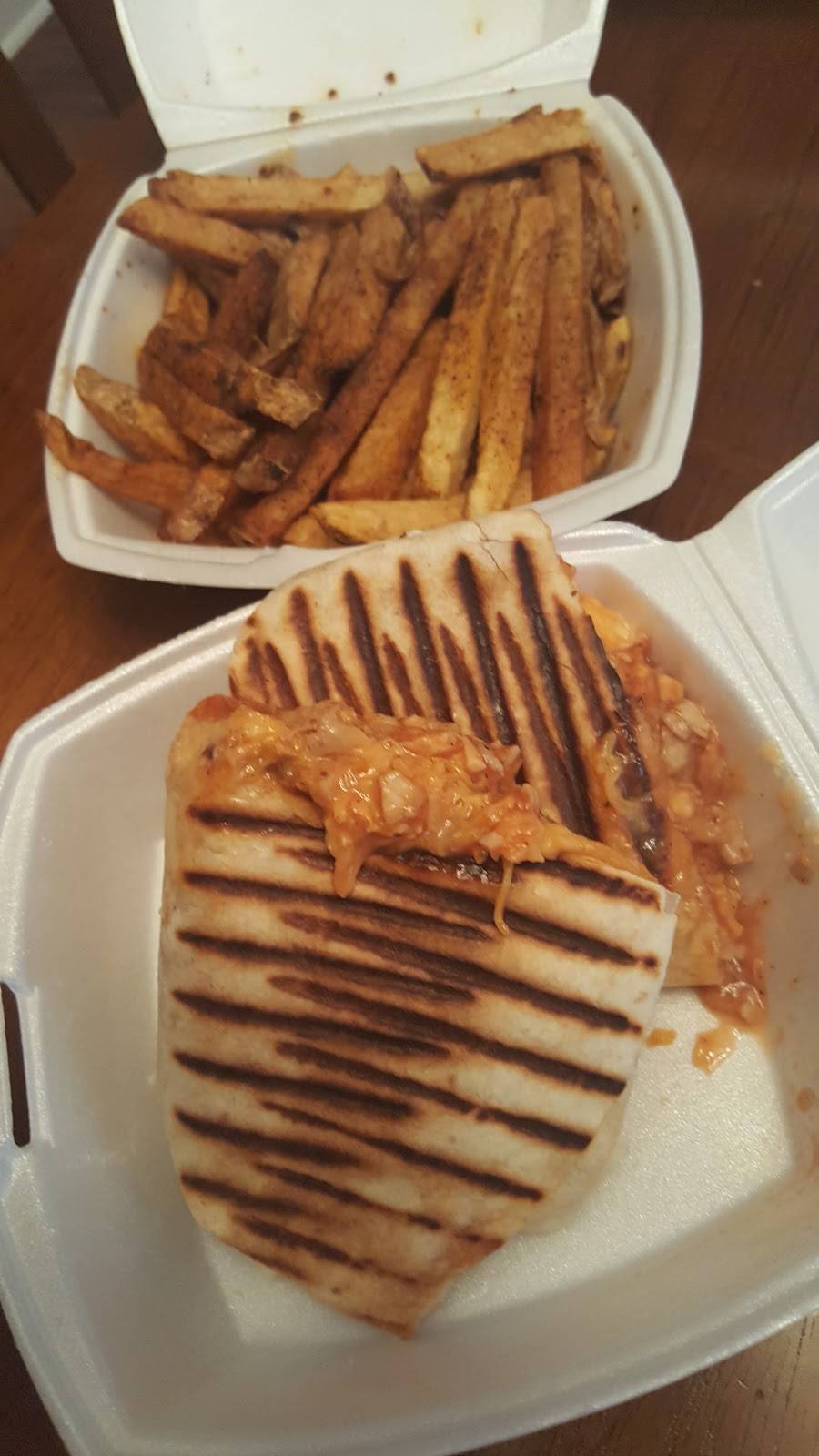 Titos Sloppy Doggs | restaurant | 1068 Market St, Wheeling, WV 26003, USA | 3046506252 OR +1 304-650-6252