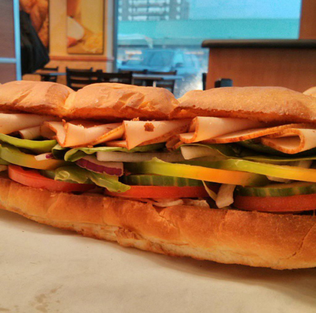 Subway | meal takeaway | 10520 Yonge St #38a, Richmond Hill, ON L4C 3C5, Canada | 9057372999 OR +1 905-737-2999