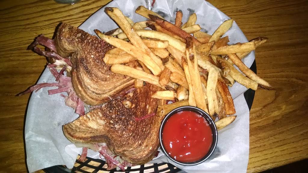 Fourth Street Bar & Grill | restaurant | 1810 N 4th St, Columbus, OH 43201, USA | 6142911420 OR +1 614-291-1420