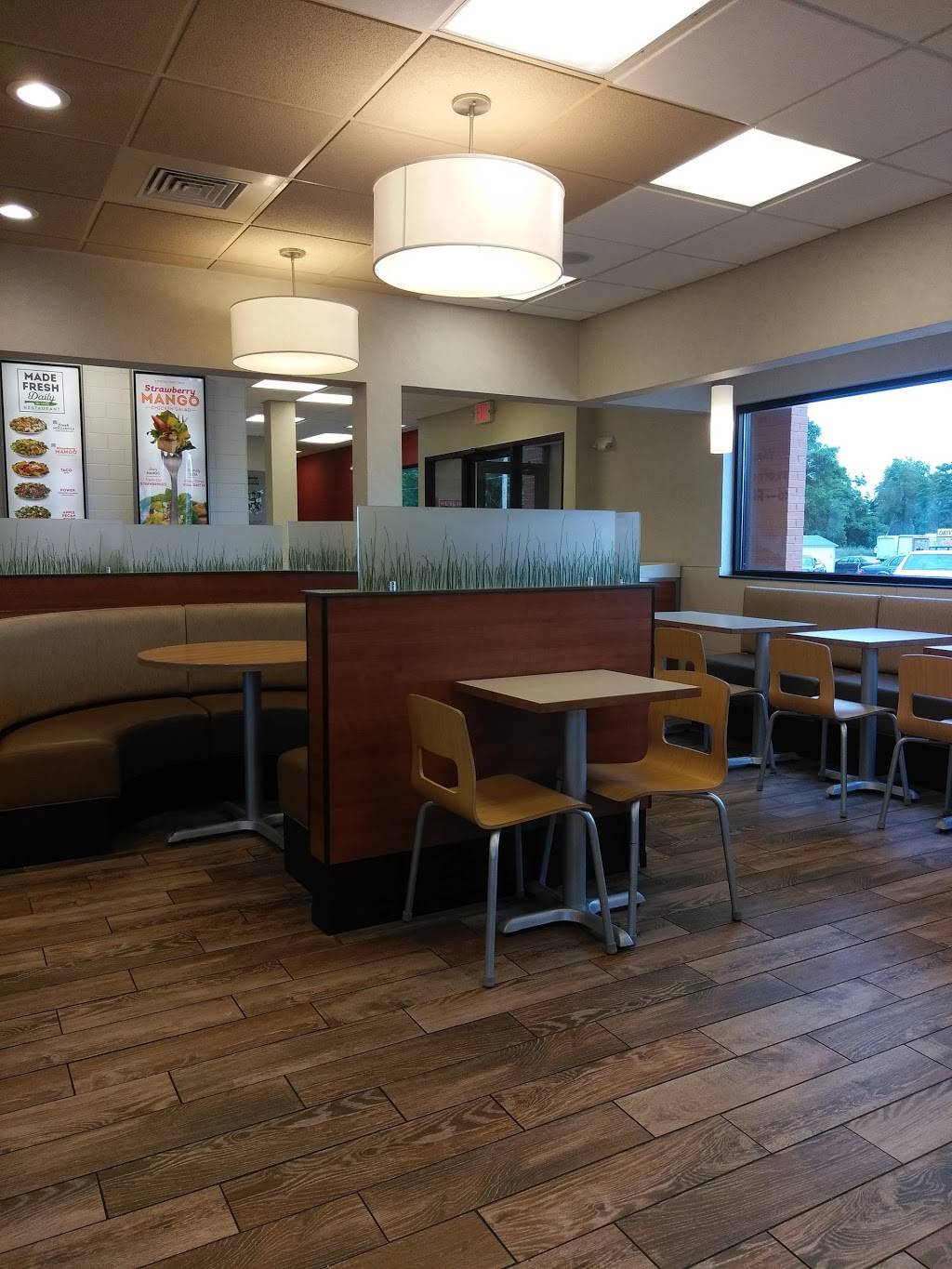 Wendys | restaurant | 3420 Central Ave, Lake Station, IN 46405, USA | 2199625523 OR +1 219-962-5523