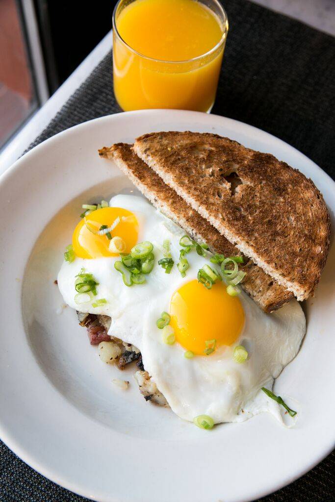 Friedmans West | restaurant | 35 West End Ave, New York, NY 10023, USA | 2125862000 OR +1 212-586-2000