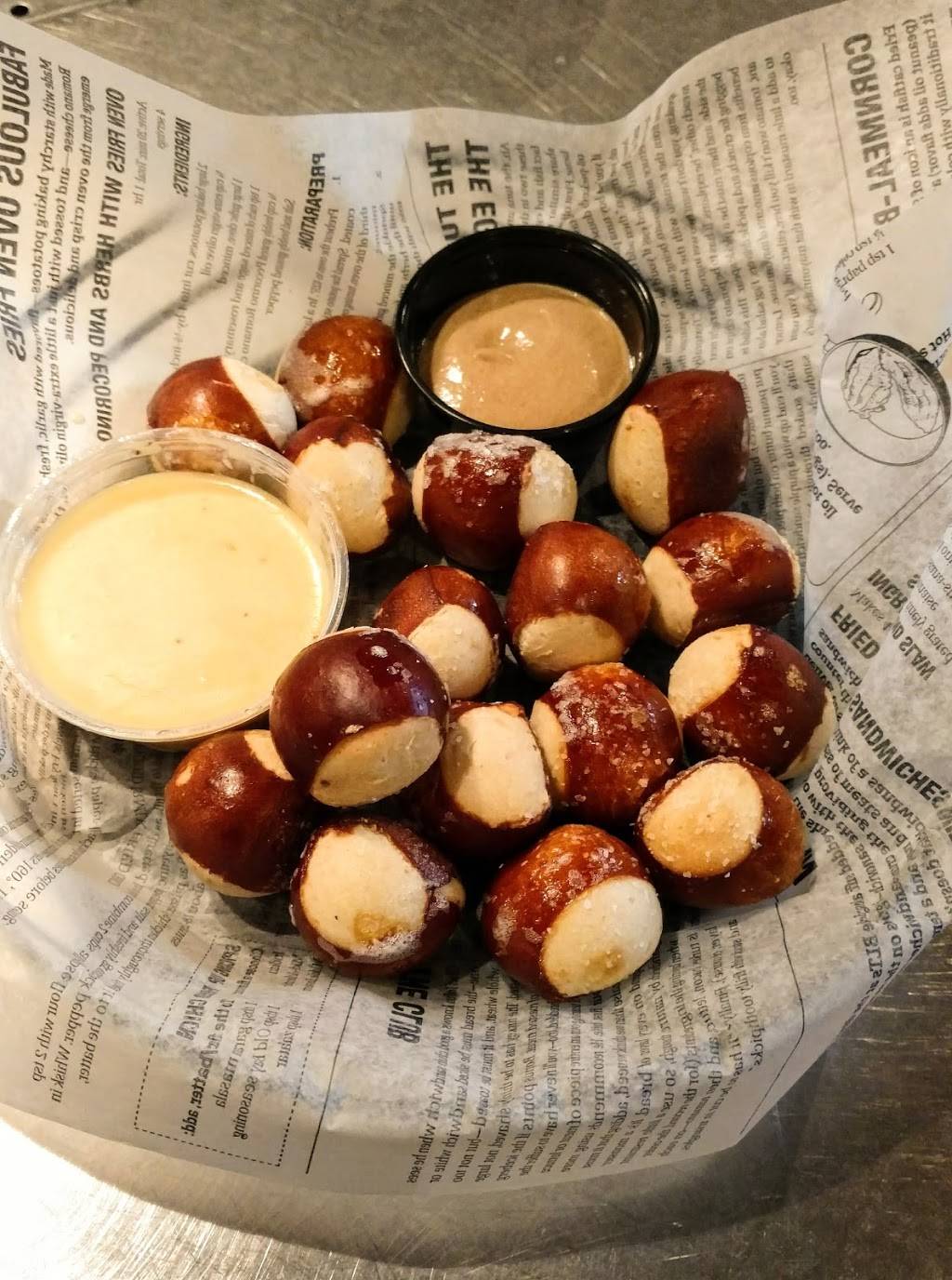 The Village Squire (Crystal Lake) | restaurant | 4818 Northwest Hwy, Crystal Lake, IL 60014, USA | 8154554130 OR +1 815-455-4130