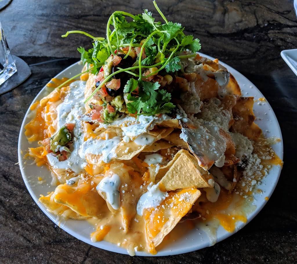 Hop Social Tavern | restaurant | 3405 W Chandler Blvd, Chandler, AZ 85226, USA | 4804854677 OR +1 480-485-4677