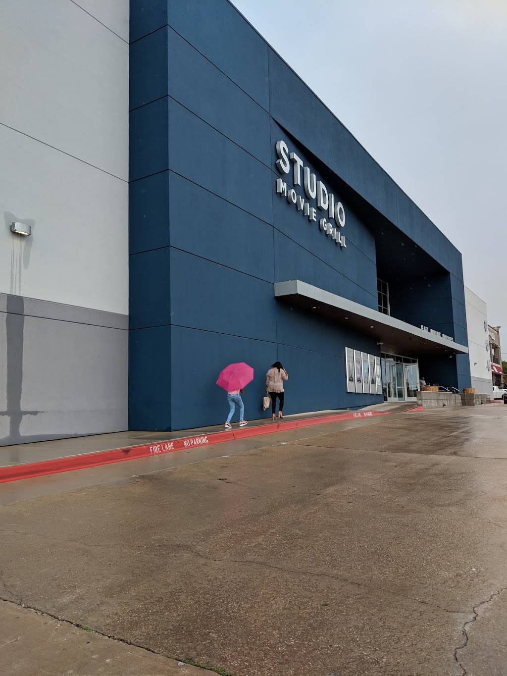 Studio Movie Grill Plano | restaurant | 4721 W Park Blvd, Plano, TX 75093, USA | 4694058527 OR +1 469-405-8527
