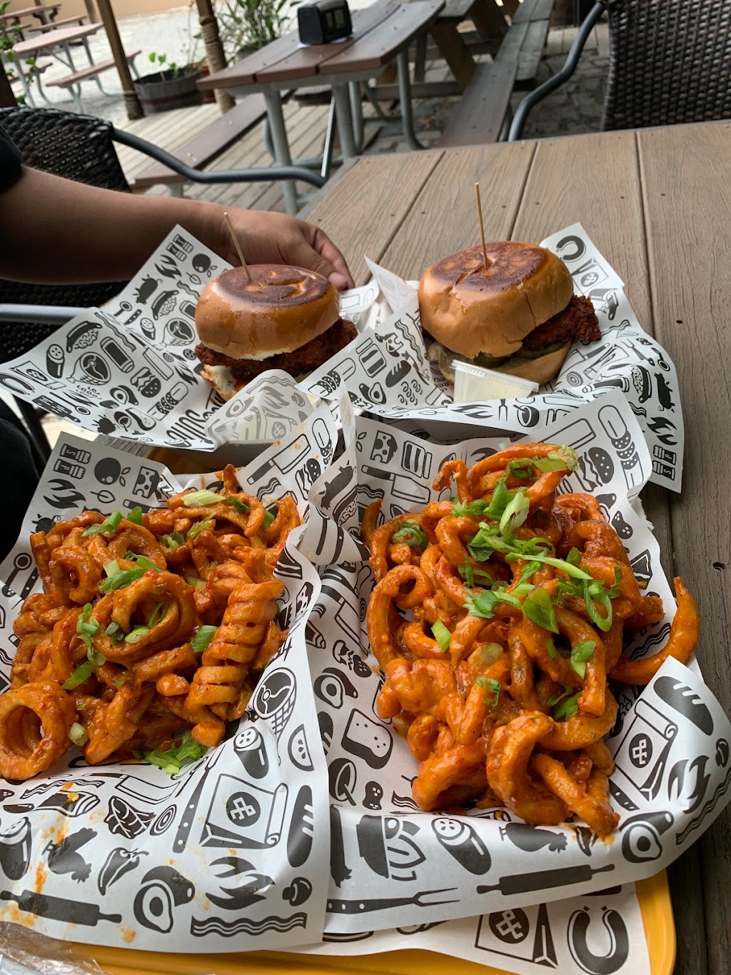 Swine & Sons | restaurant | 200 N Myrtle Ave, Sanford, FL 32771, USA | 3213634647 OR +1 321-363-4647