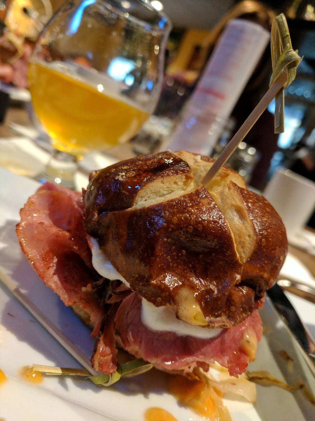 O’Halloran’s Public House and Hall | restaurant | 112 Macomb Pl, Mt Clemens, MI 48043, USA | 5863291252 OR +1 586-329-1252