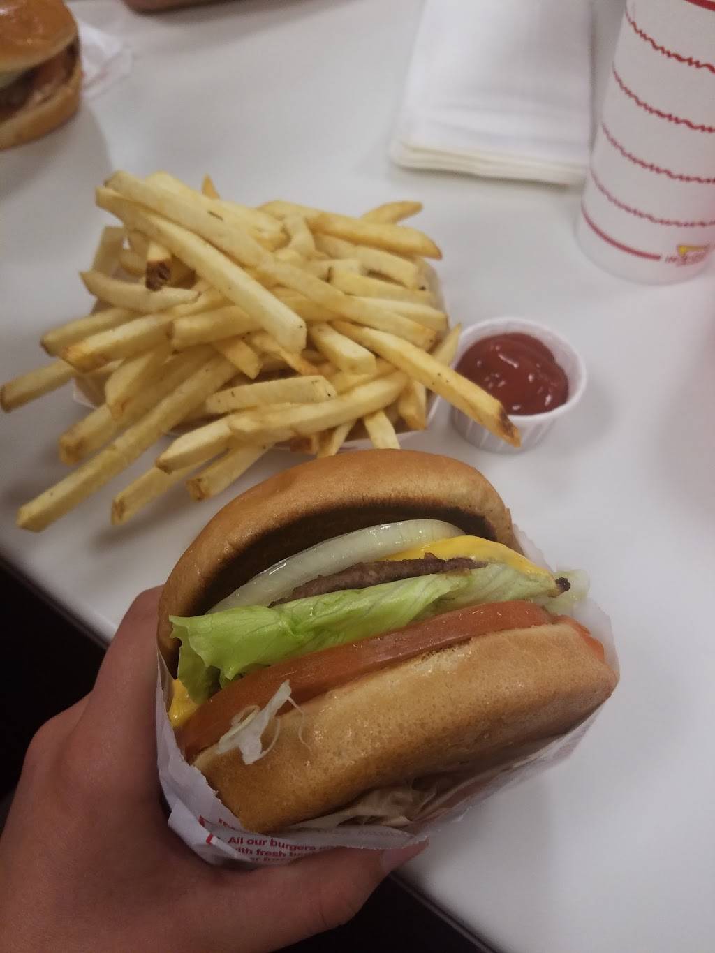 In-N-Out Burger | restaurant | 2770 W Peoria Ave, Phoenix, AZ 85029, USA | 8007861000 OR +1 800-786-1000