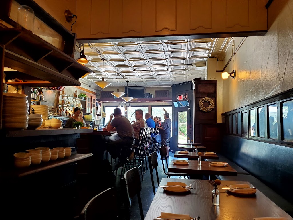 Earls Premier | restaurant | 651 E 59th St, Kansas City, MO 64110, USA | 8162553600 OR +1 816-255-3600