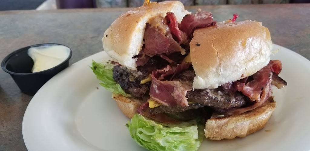 Toms Famous Burgers 5 | restaurant | 3635 E Imperial Hwy, Lynwood, CA 90262, USA | 3106318633 OR +1 310-631-8633