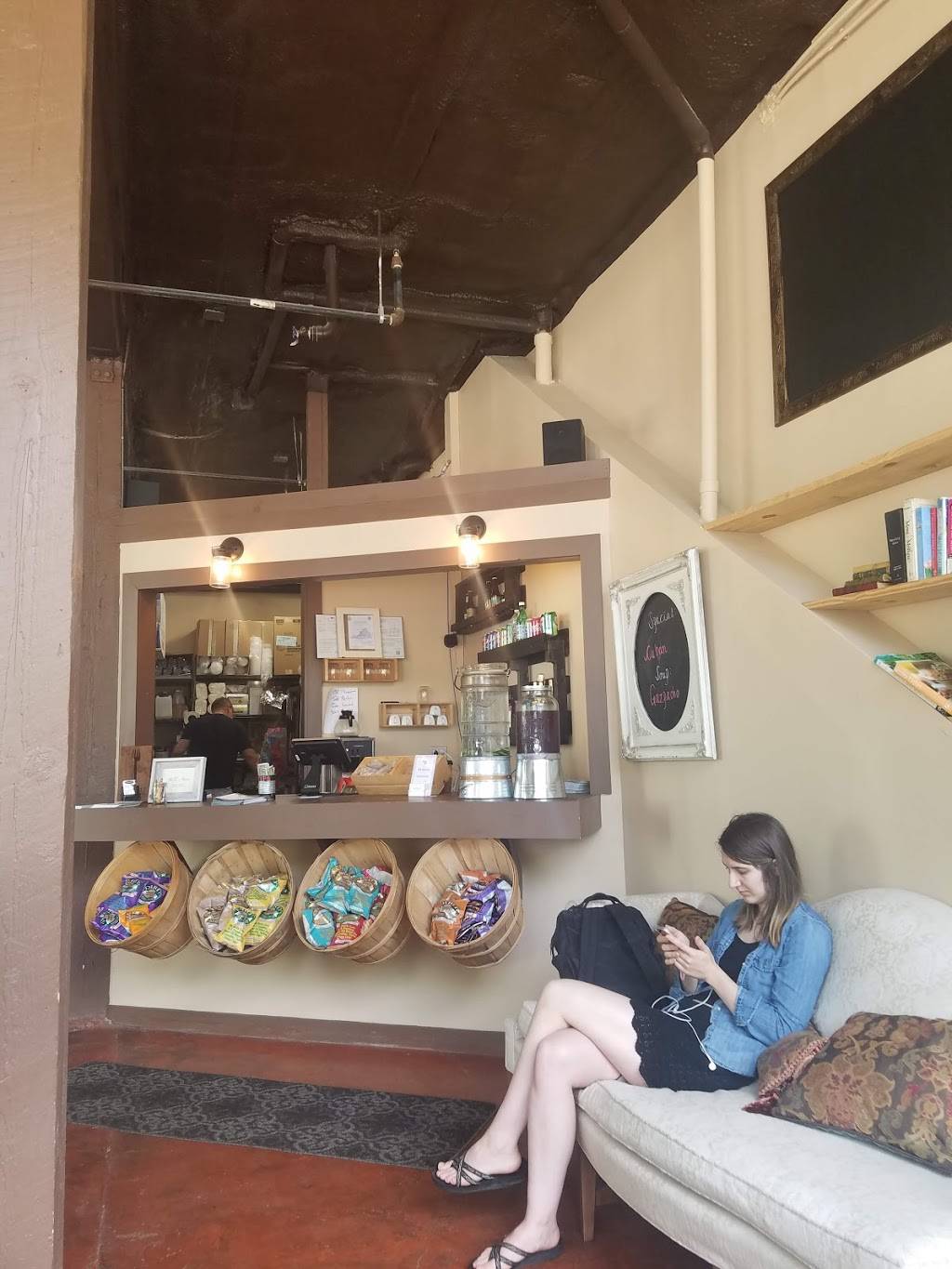 Olio | restaurant | 2028 W Cary St, Richmond, VA 23220, USA | 8047759597 OR +1 804-775-9597