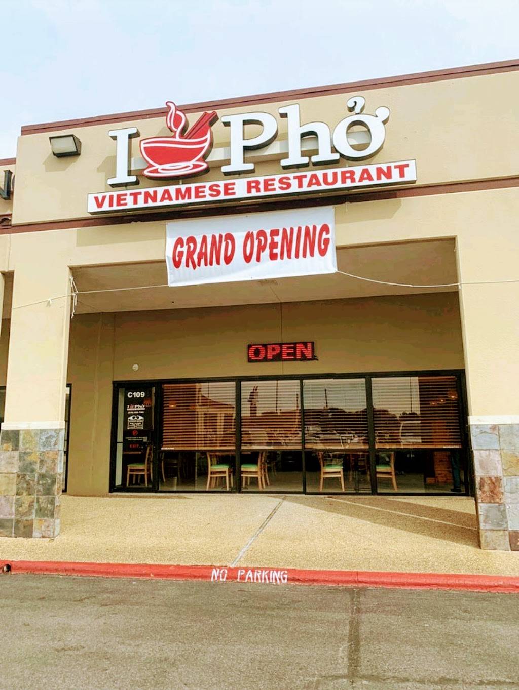iPhở | restaurant | 2501 Texas Ave S Ste C109, College Station, TX 77840, USA | 9794507155 OR +1 979-450-7155
